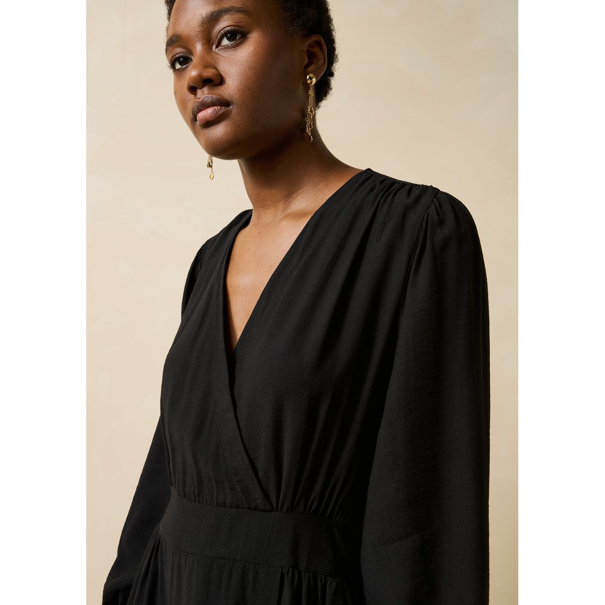 Robe longue cintrée cache-cœur noir, LA FEE MARABOUTEE