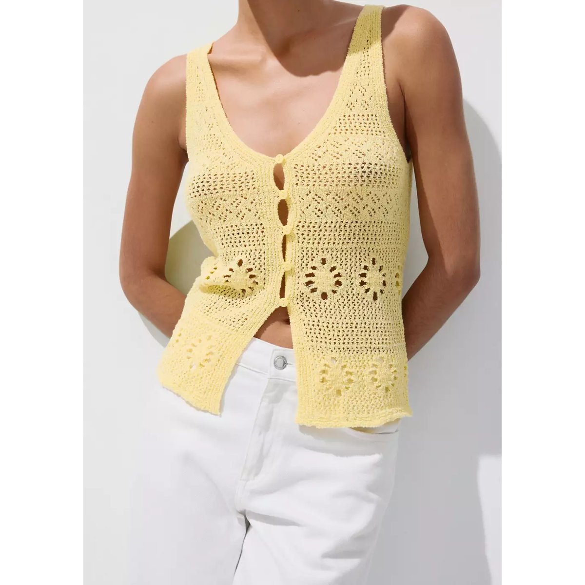Gilet crochet à boutons jaune, MANGO