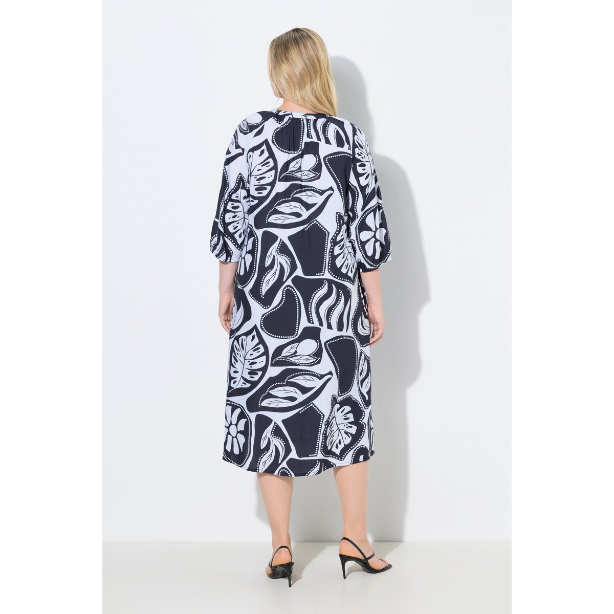 Robe midi dans un imprimé graphique marine, ULLA POPKEN