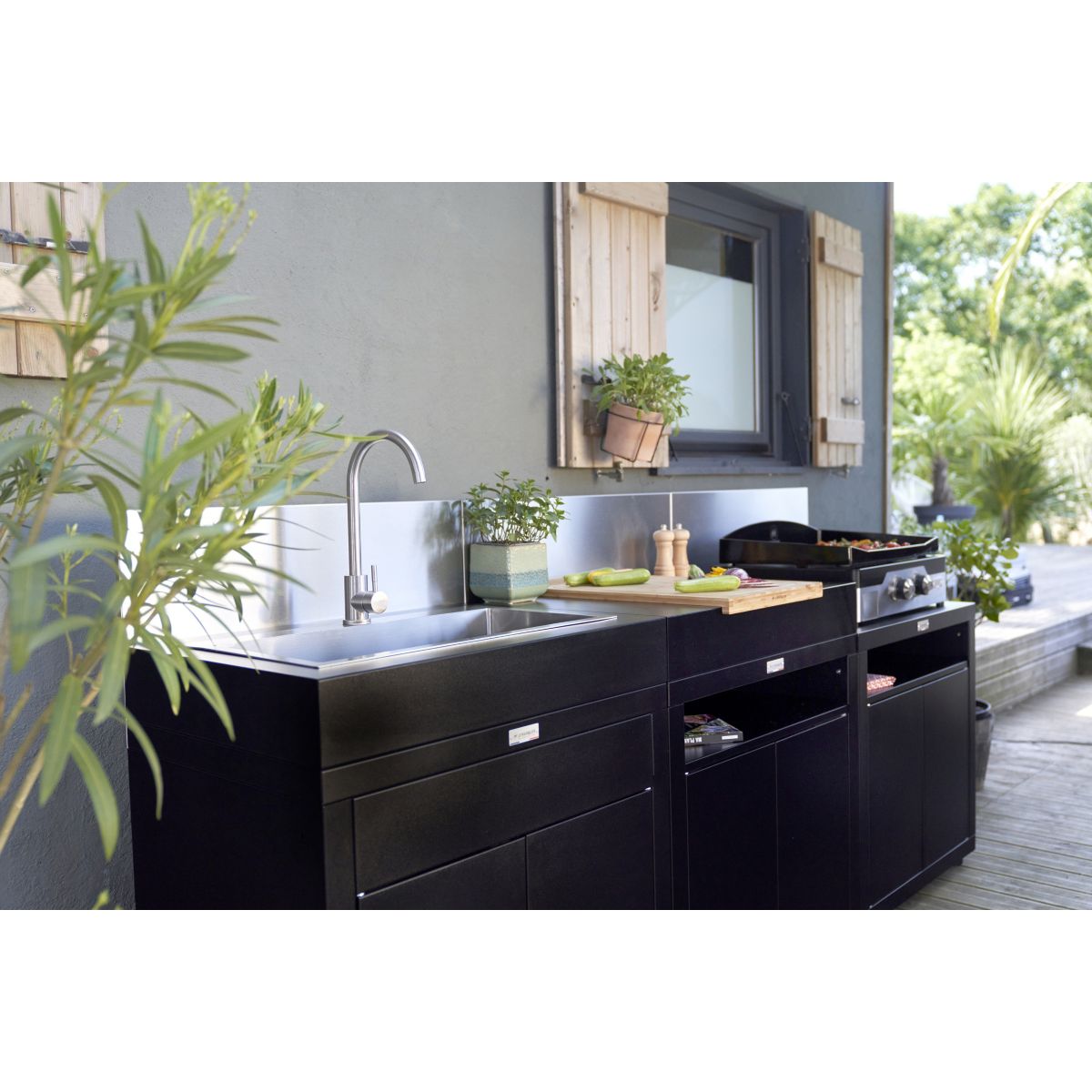 Cuisine extérieure 3 elements avec credences noir noir, LE MARQUIER