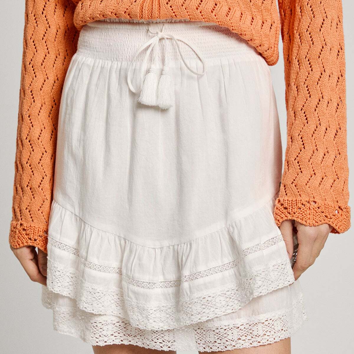 Jupe Courte À Volants Brodés blanc cassé, PEPE JEANS