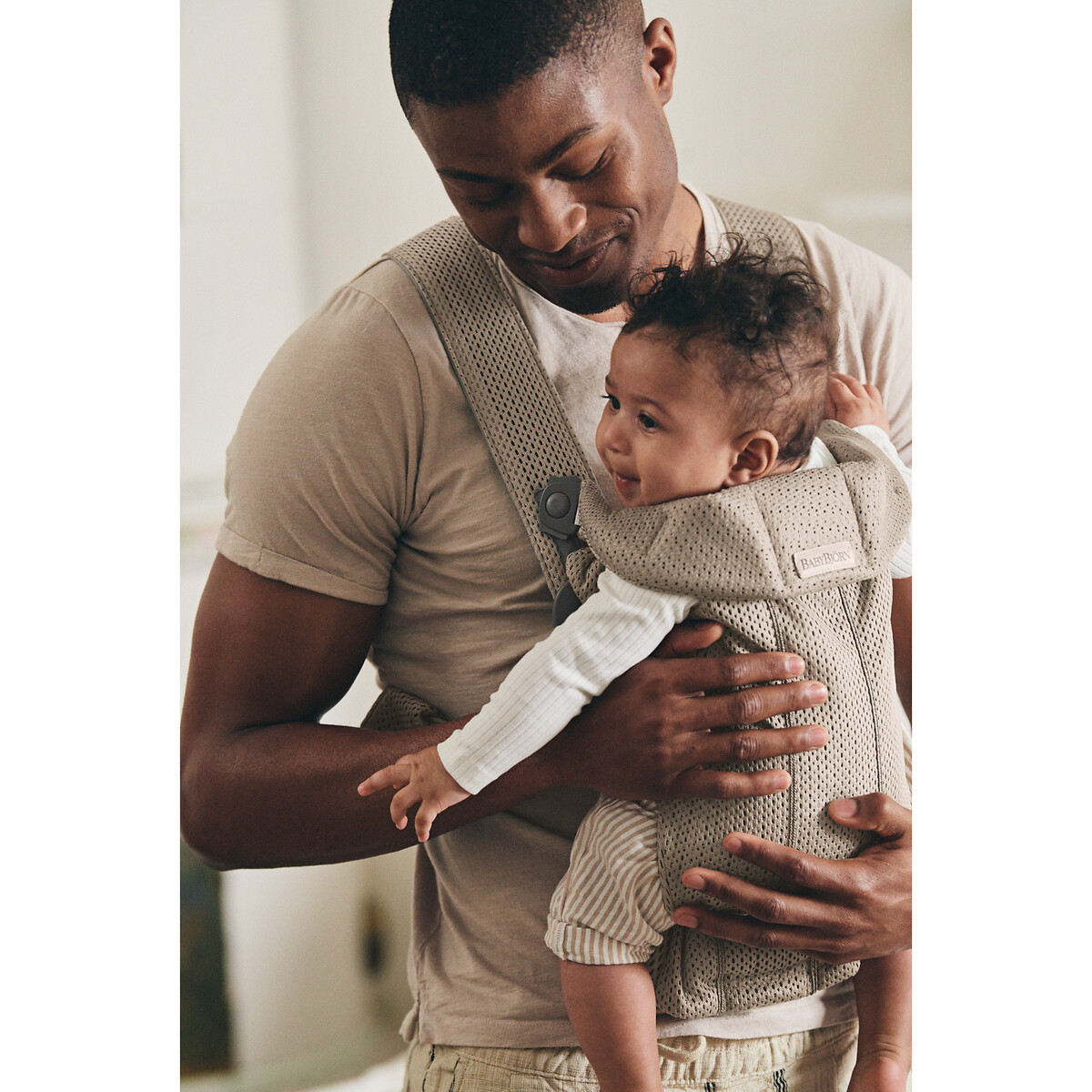 Porte bébé mini mesh 3D gris beige, BABYBJORN