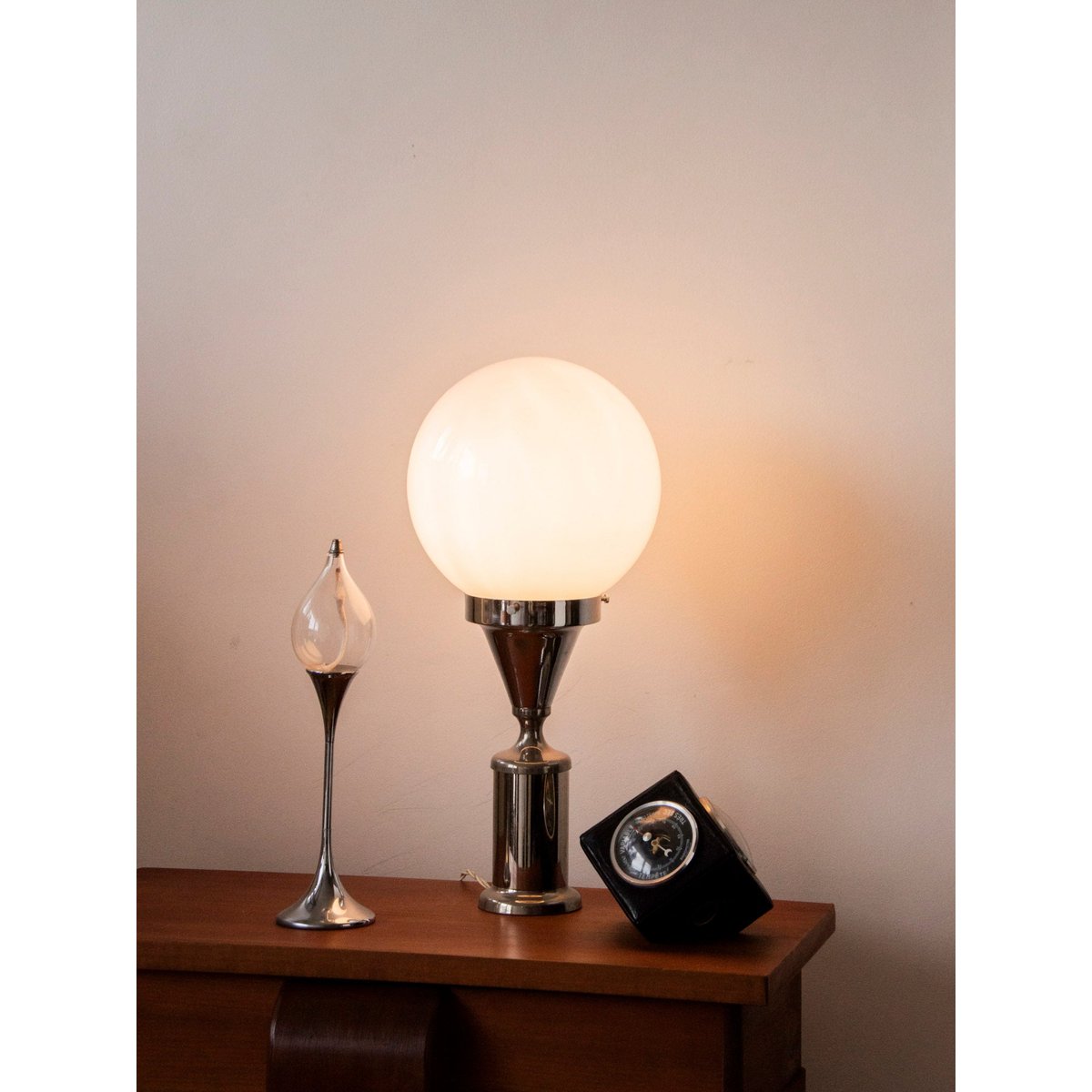 Grande lampe en métal et verre Julia N°509 - Bon état argenté, DEBONGOUT