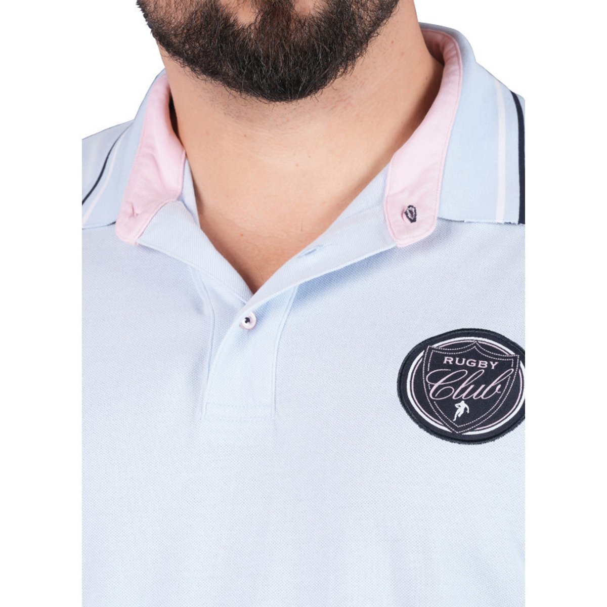 Polo en coton ciel uni pourvu d'une coupe droite et d'un col boutonné bleu clair, RUCKFIELD