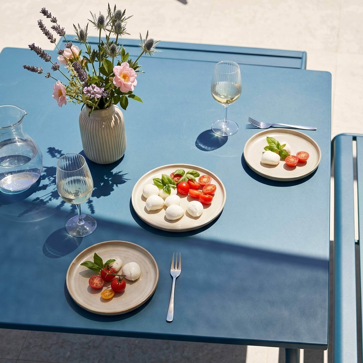 Salon de jardin table carrée et 4 bancs en métal, PALAVAS bleu pacific, OVIALA