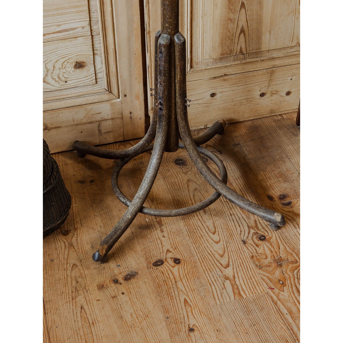 Porte-manteau en bois Max N°337 - Bon état bois foncé, DEBONGOUT