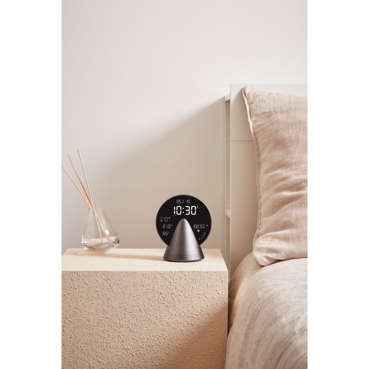 Radio réveil Conic Clock avec fonction Bluetooth Gris couleur unique, LEXON