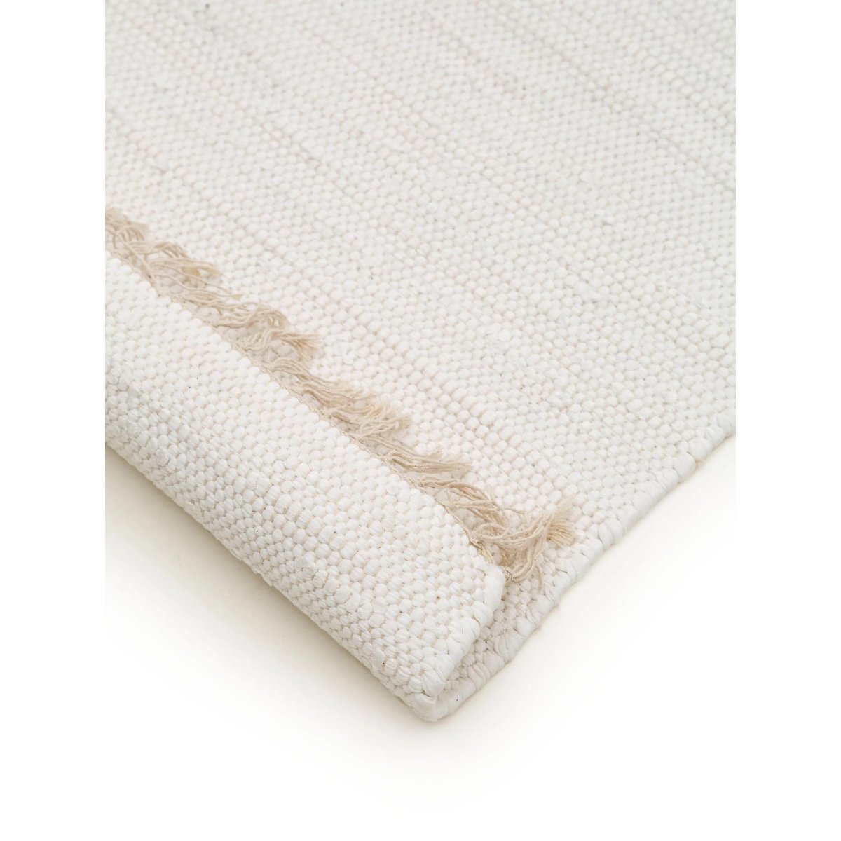 Tapis fabriqué à partir de matériaux recyclés tissé main TOM crème, BENUTA 