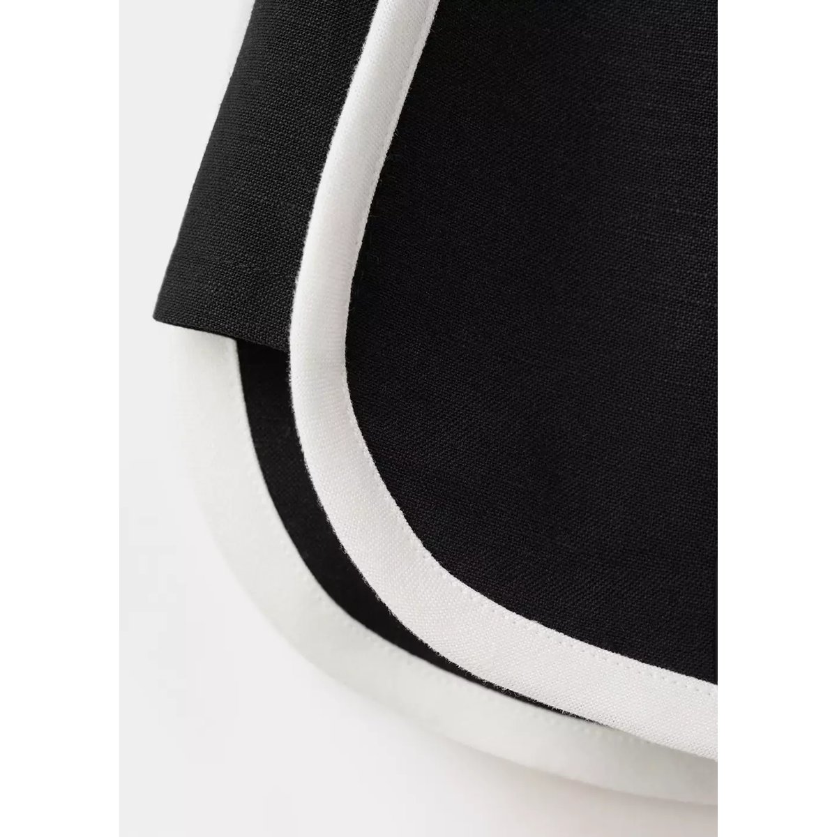 Short en mélange de lin et coton à rayures contrastantes noir, MANGO