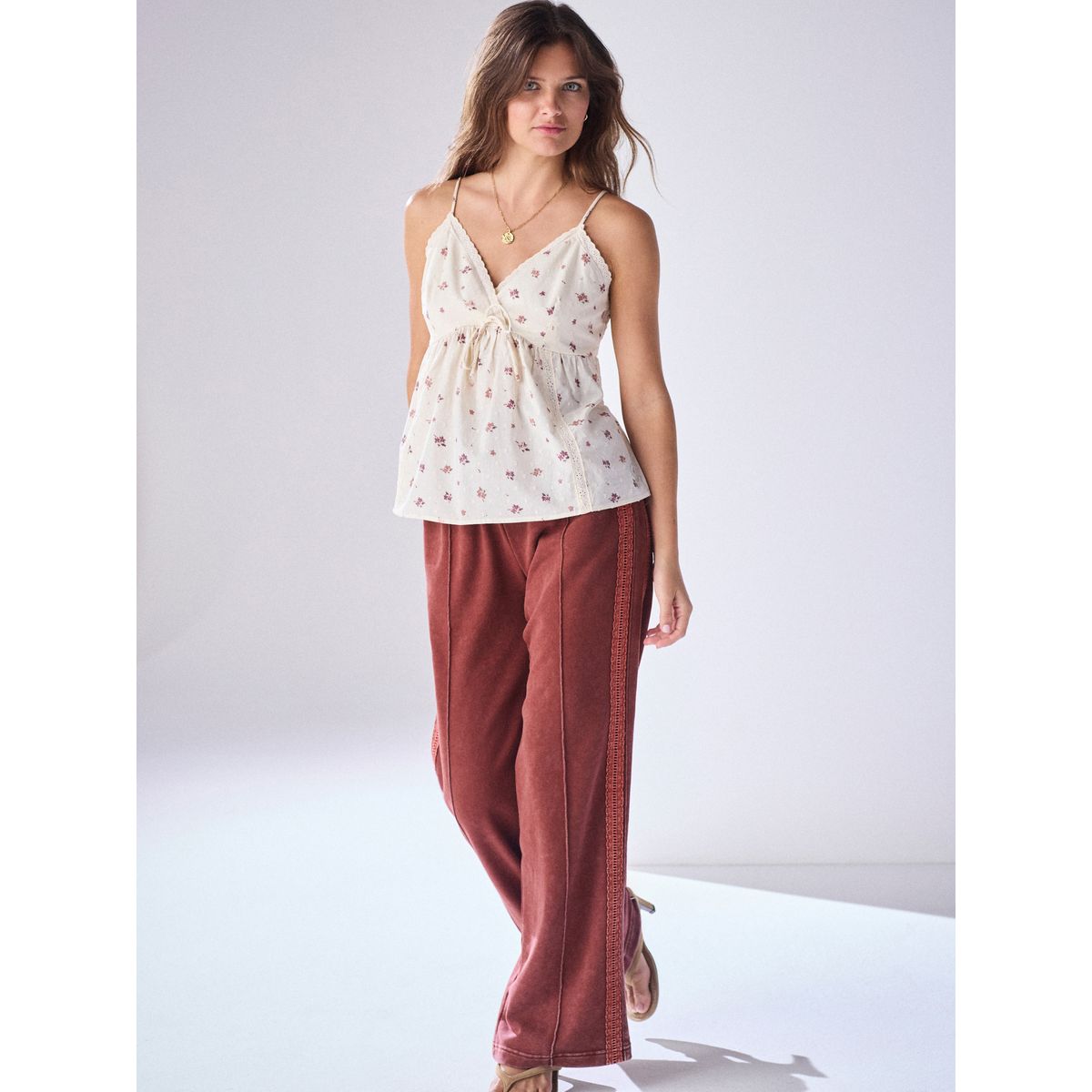 Pantalon de jogging large délavé à dentelle rouge, NEXT
