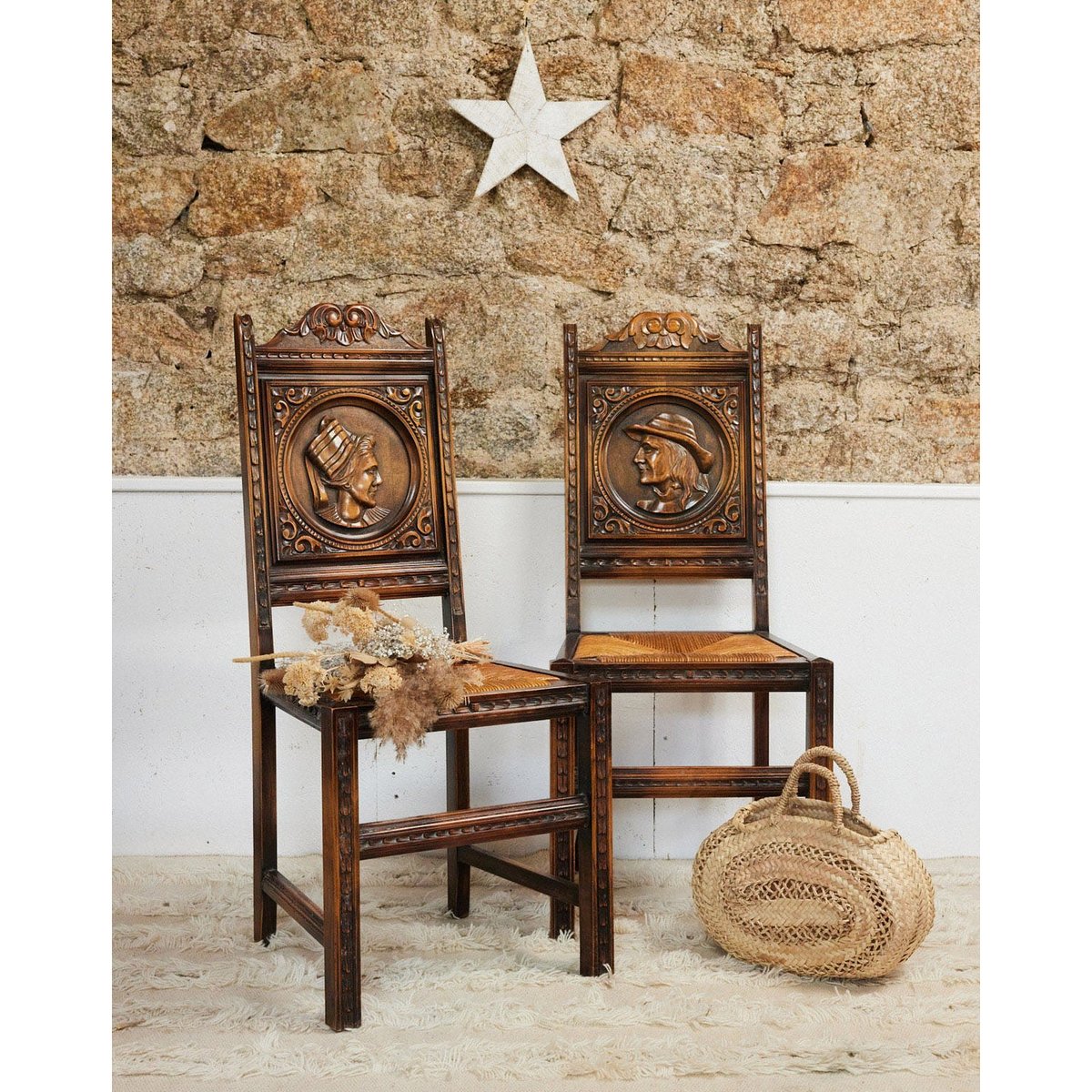 Paire de chaises bretonnes Claude N°1343 - Bon état bois foncé, DEBONGOUT
