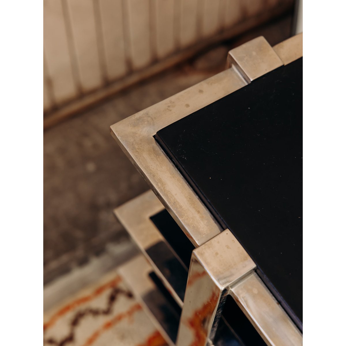 Table d'appoint mid-century Hanna N°1561 - Bon état noir, DEBONGOUT
