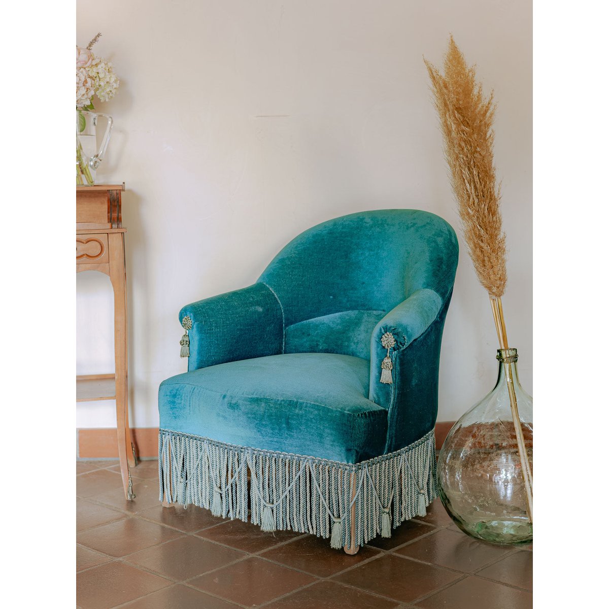 Fauteuil crapaud en velours bleu canard Ernest N°1091 - Bon état bleu, DEBONGOUT