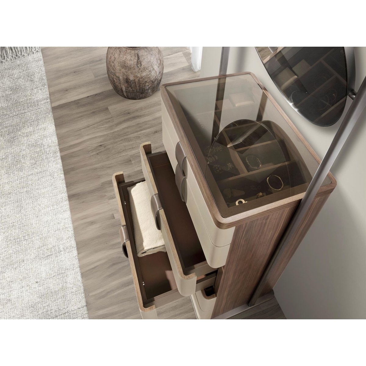 Commode en similicuir, noyer, acier et plateau en verre fumé avec miroir taupe | noyer | acier, ANGEL CERDA