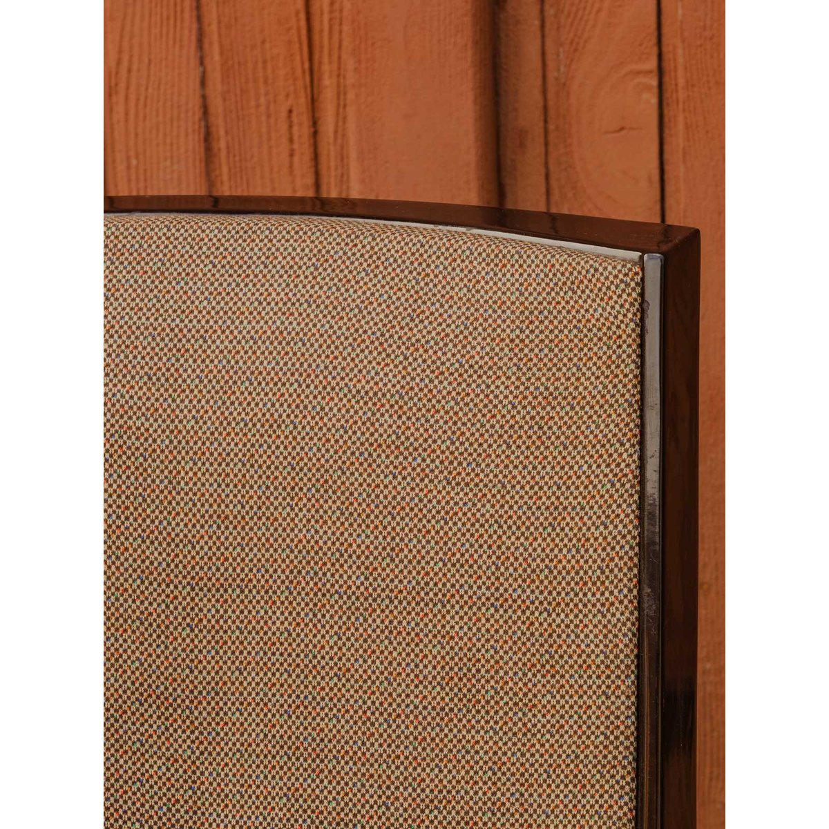 Chaise en plastique marron et tissu beige Alma N°2079 - Bon état marron, DEBONGOUT
