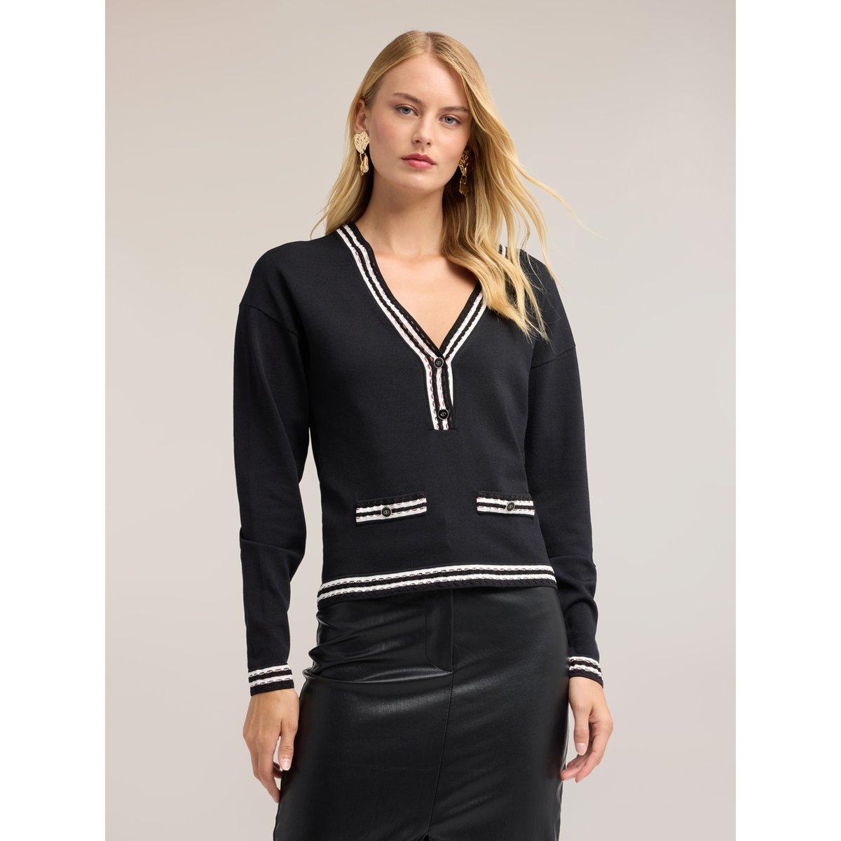 Pull avec bordures contrastées noir, MOTIVI