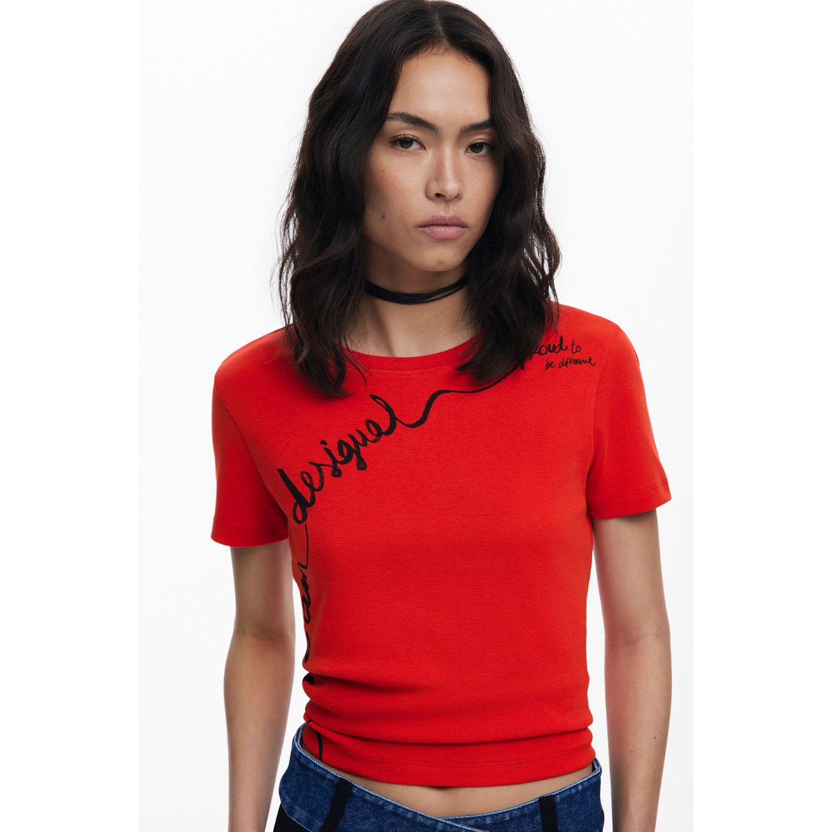 T-shirt avec phrase brodée rouge, DESIGUAL