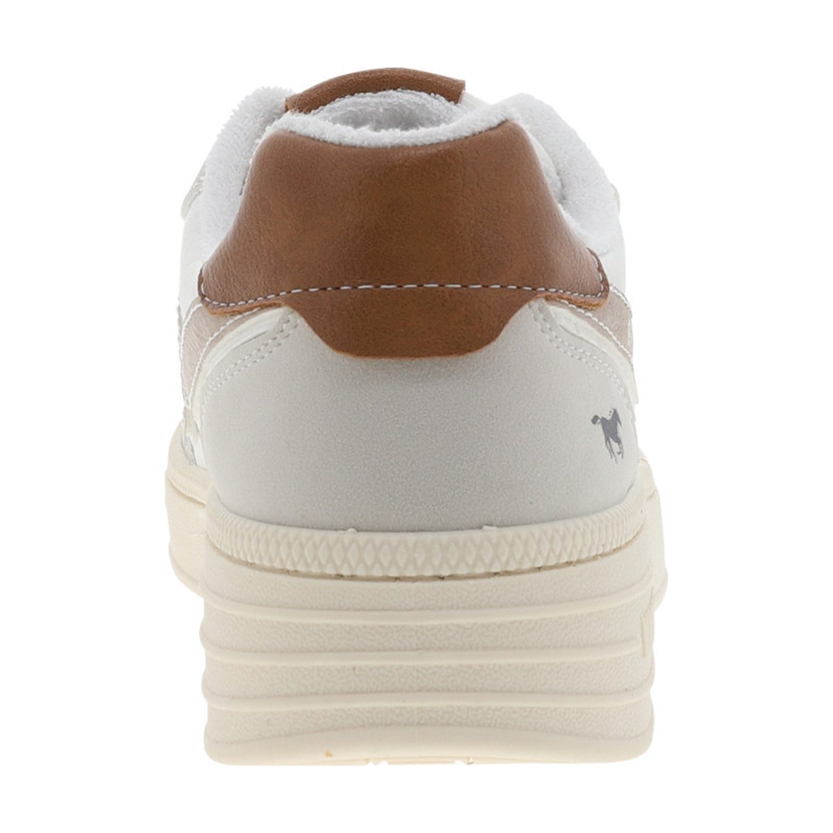 Tennis blanches à semelle plate avec un patch de la marque sur la languette blanc, MUSTANG
