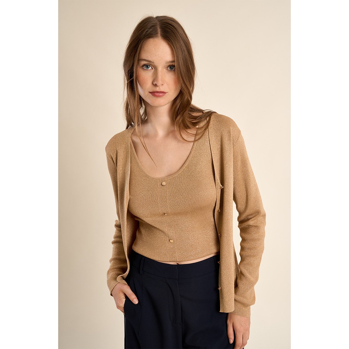Gilet basique, col V golden beige, MOLLY BRACKEN