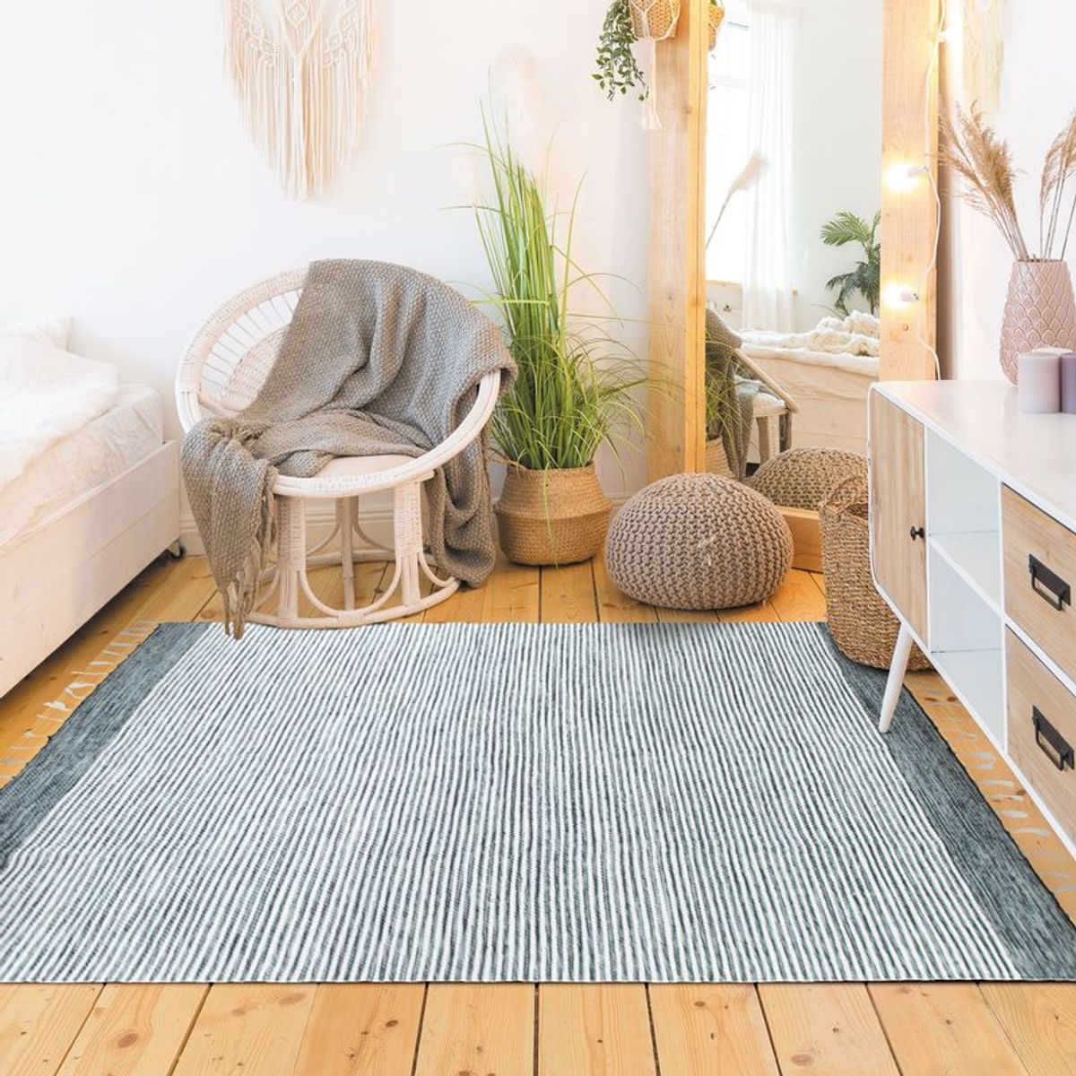 Tapis salon artisanal en coton gris blanc, THE DECO FACTORY