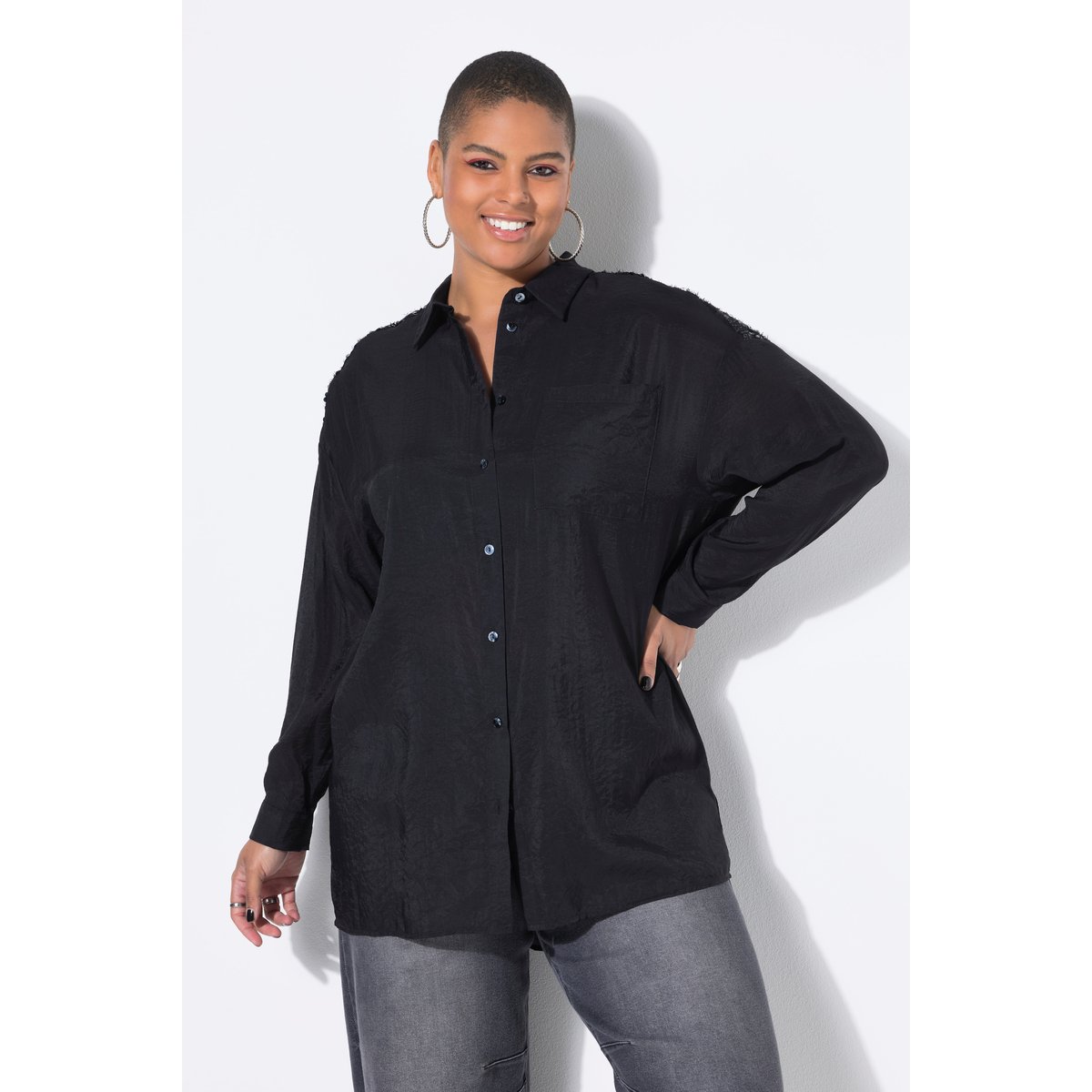 Chemisier oversize. Franges et sequins aux noir, STUDIO UNTOLD