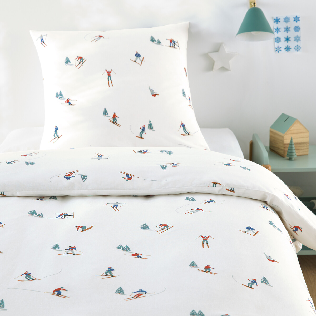Parure de lit enfant en 30% coton recyclé, taie carrée, TOUT SCHUSS imprimé fond écru, LA REDOUTE INTERIEURS
