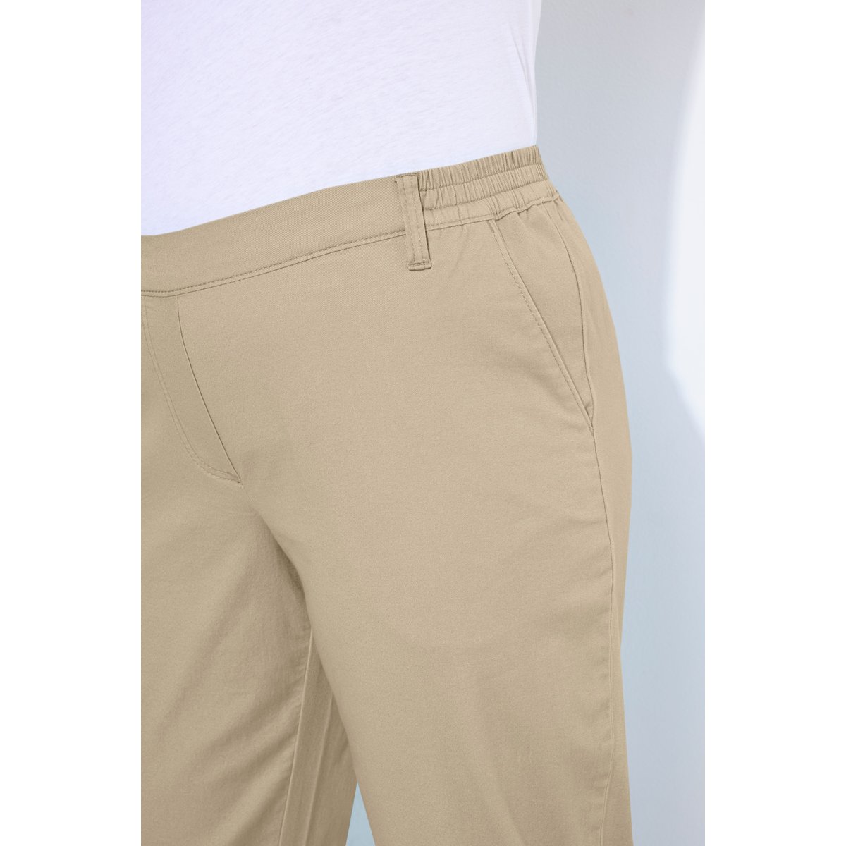 Chino Rena. Jambe carotte. Taille taupe doux, ULLA POPKEN
