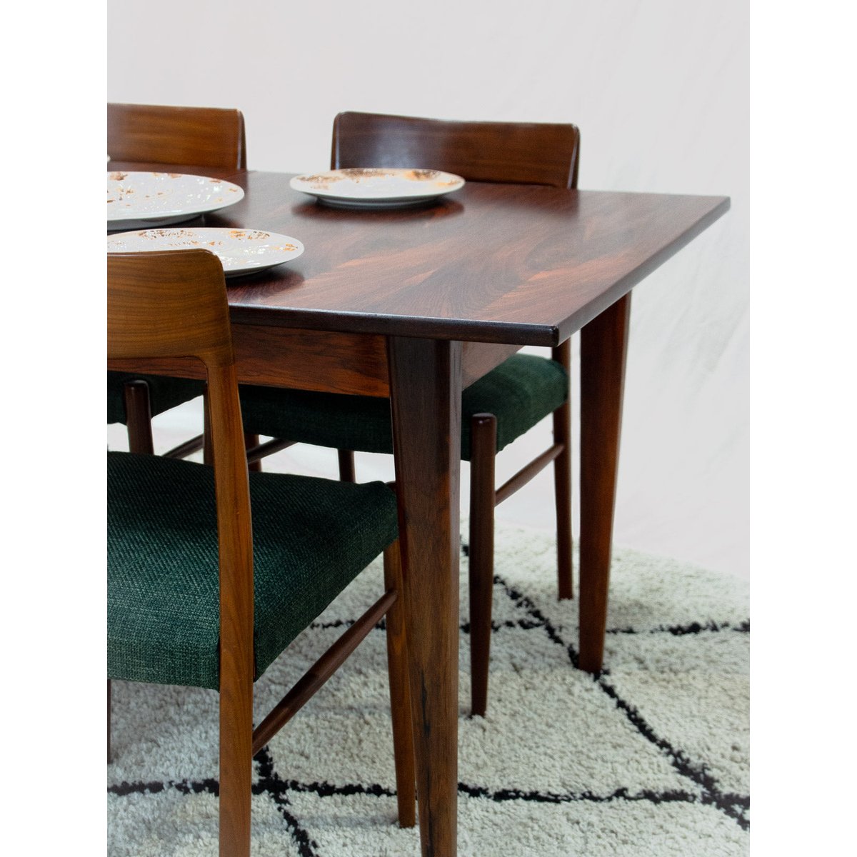 Table à manger en palissandre de Rio Karla N°1311 - Bon état bois foncé, DEBONGOUT