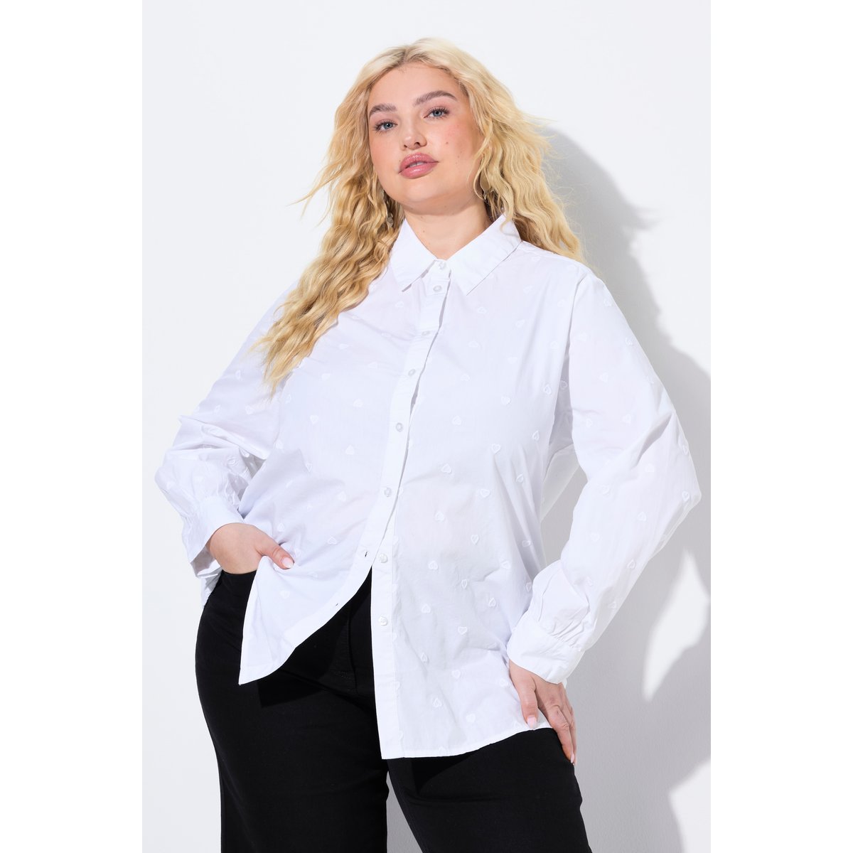 Blouse, broderie cœur, coupe évasée blanc cassé, ULLA POPKEN