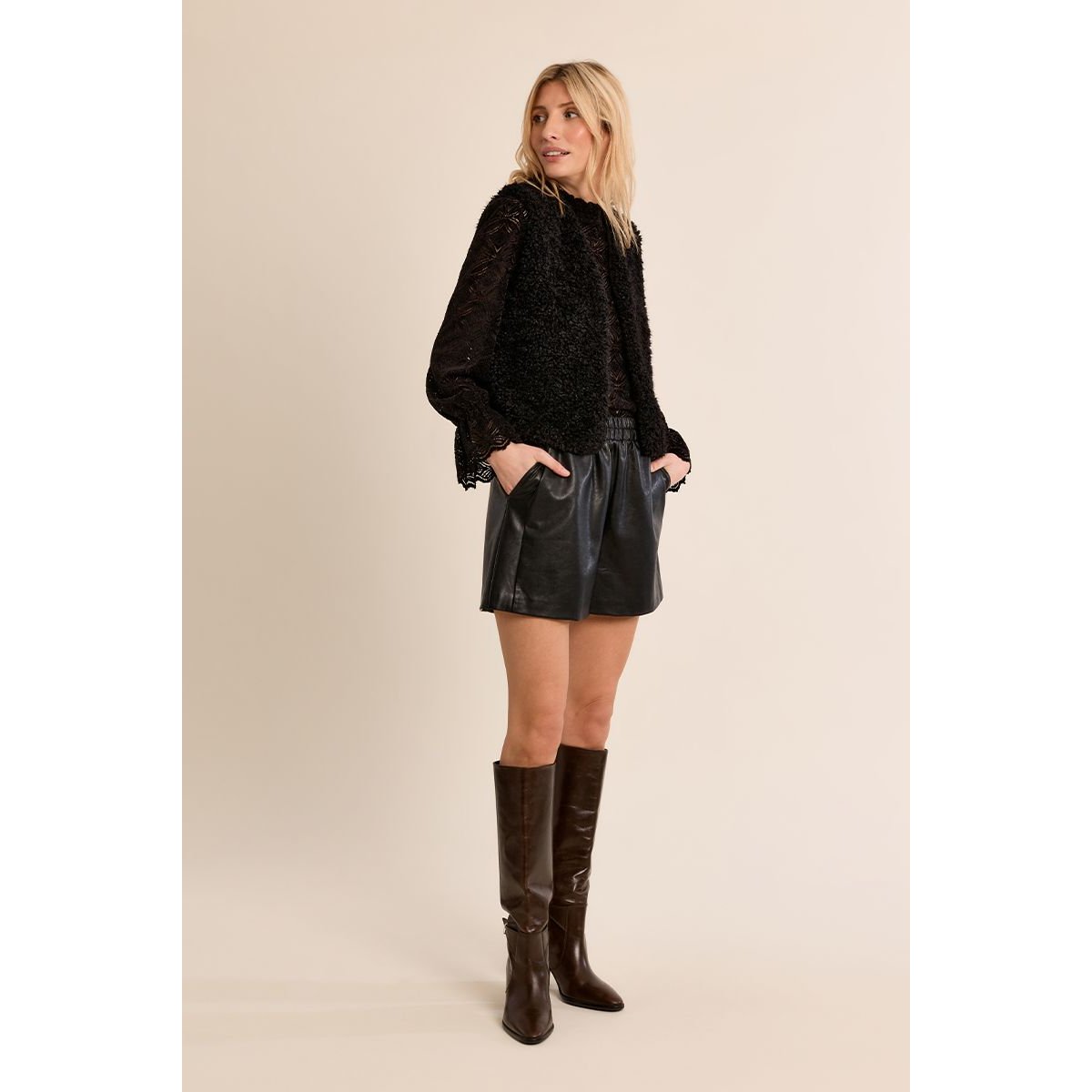 Veste sans manches imitation mouton noir, MOLLY BRACKEN