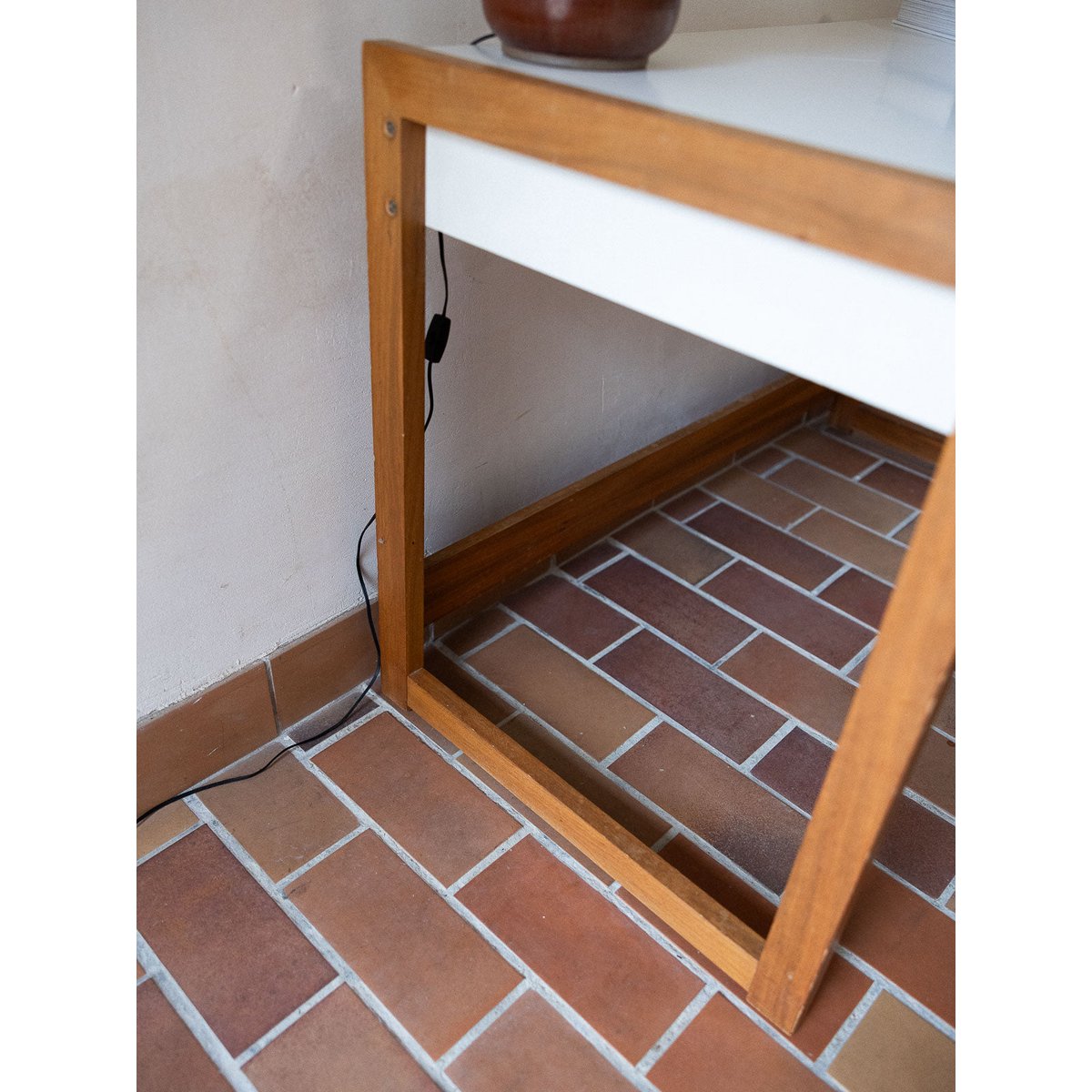 Bureau bicolore Yvan N°551 - Bon état bois clair, DEBONGOUT