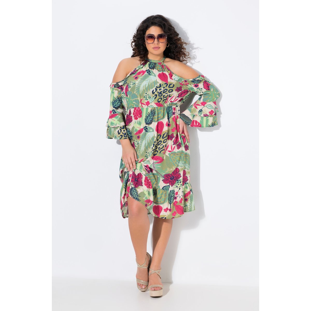 Robe à col rond et manches 3/4. Épaules nues champagne clair, ULLA POPKEN