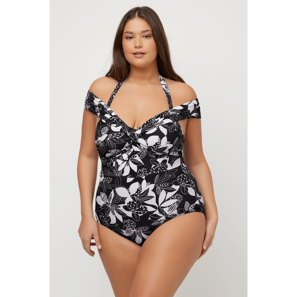 Maillot de bain avec bonnets souples. noir, ULLA POPKEN