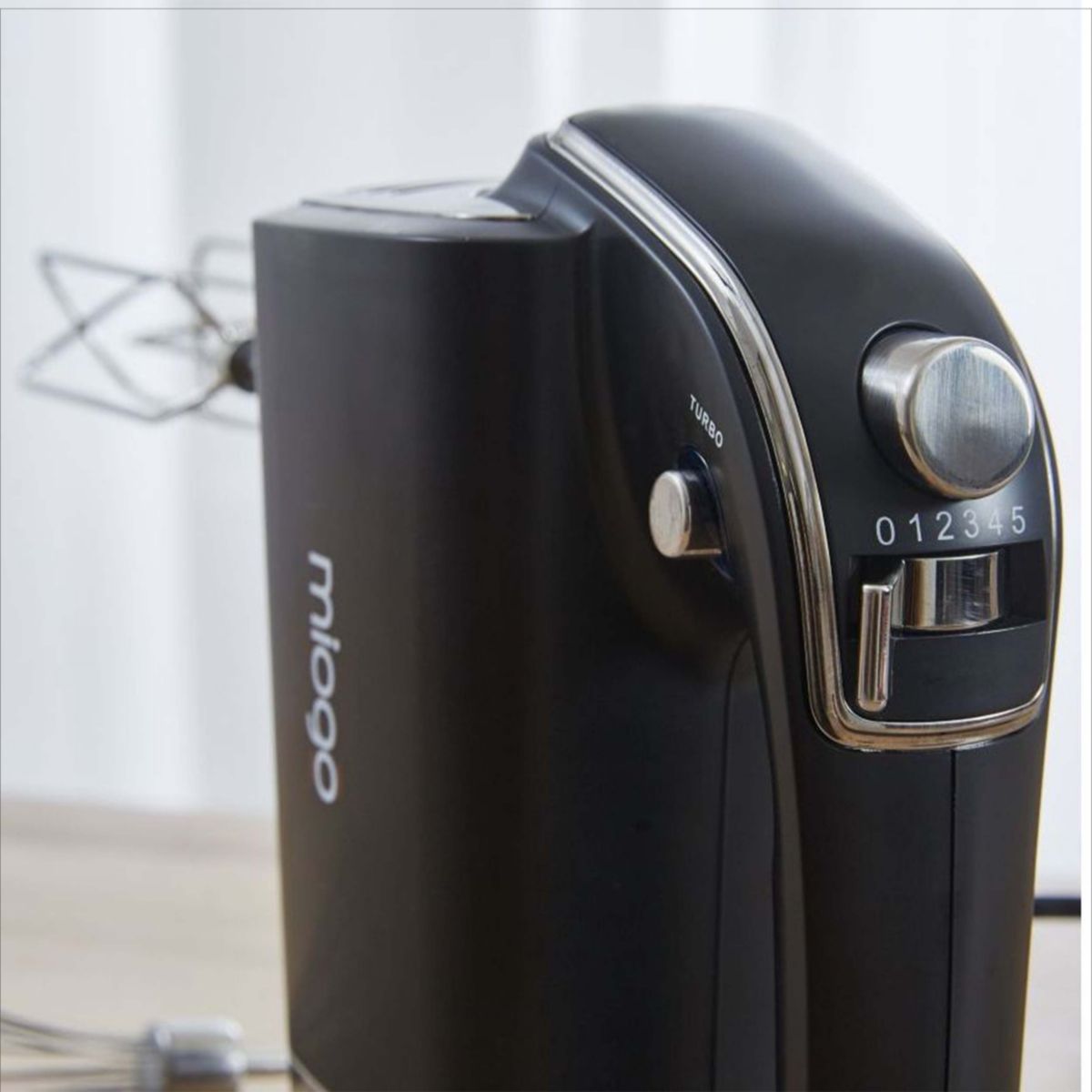 Batteur BTM3 noir et inox, MIOGO