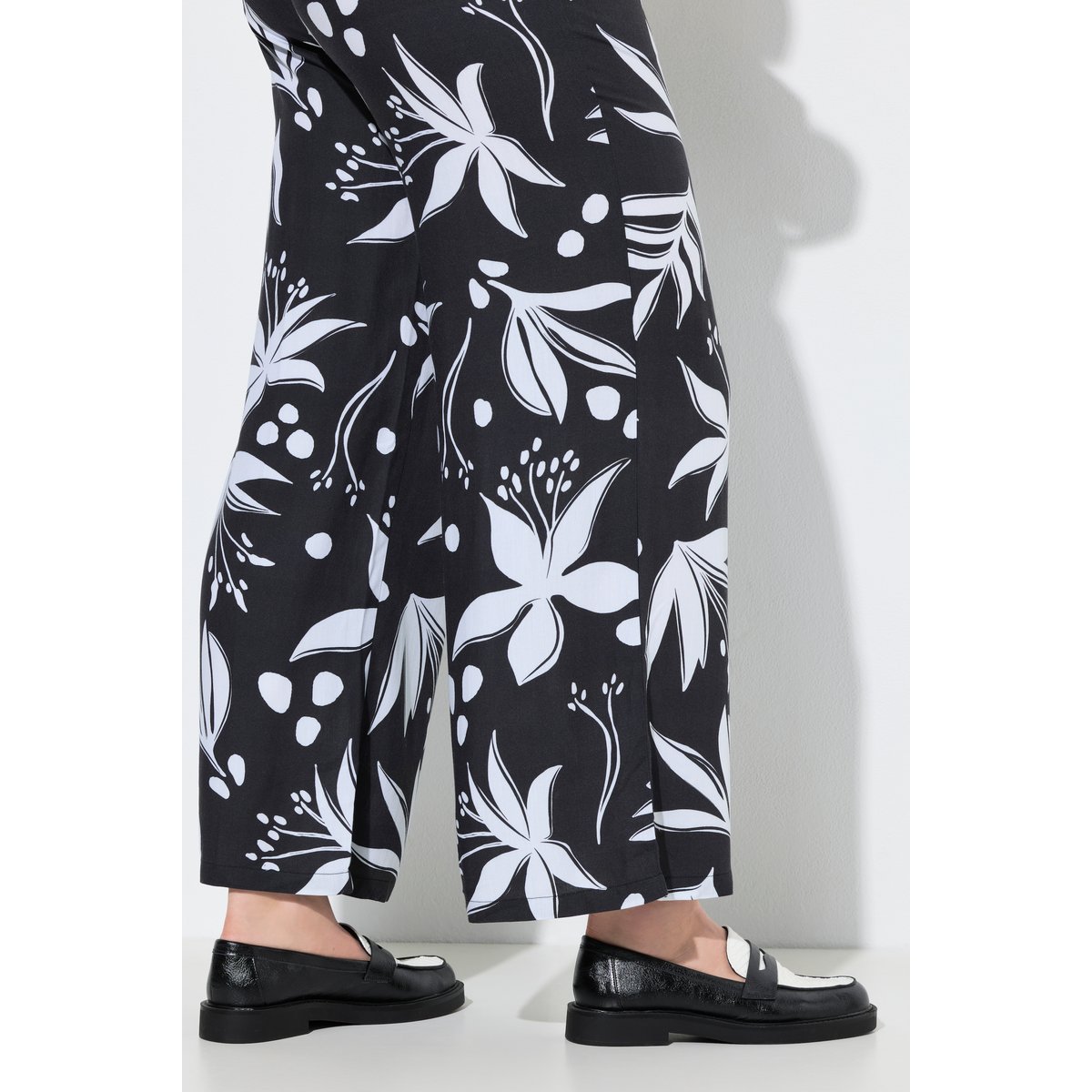 Pantalon à fleurs, plis noir, ULLA POPKEN