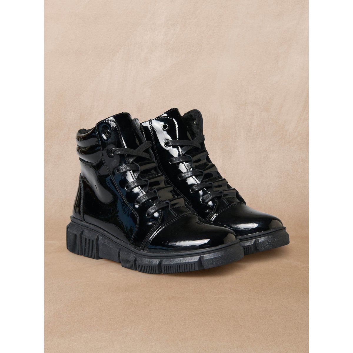 Boots fourrées fermées par zip et lacets vernis noir, PEDICONFORT