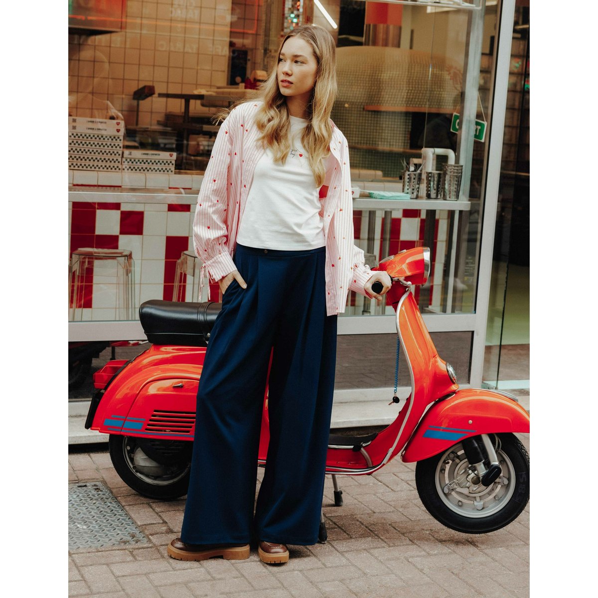Pantalon fluide à pinces bleu foncé, BZB