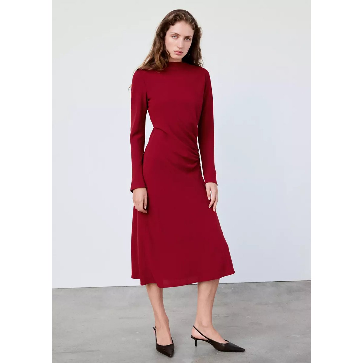 Robe à manches longues froncée rouge, MANGO