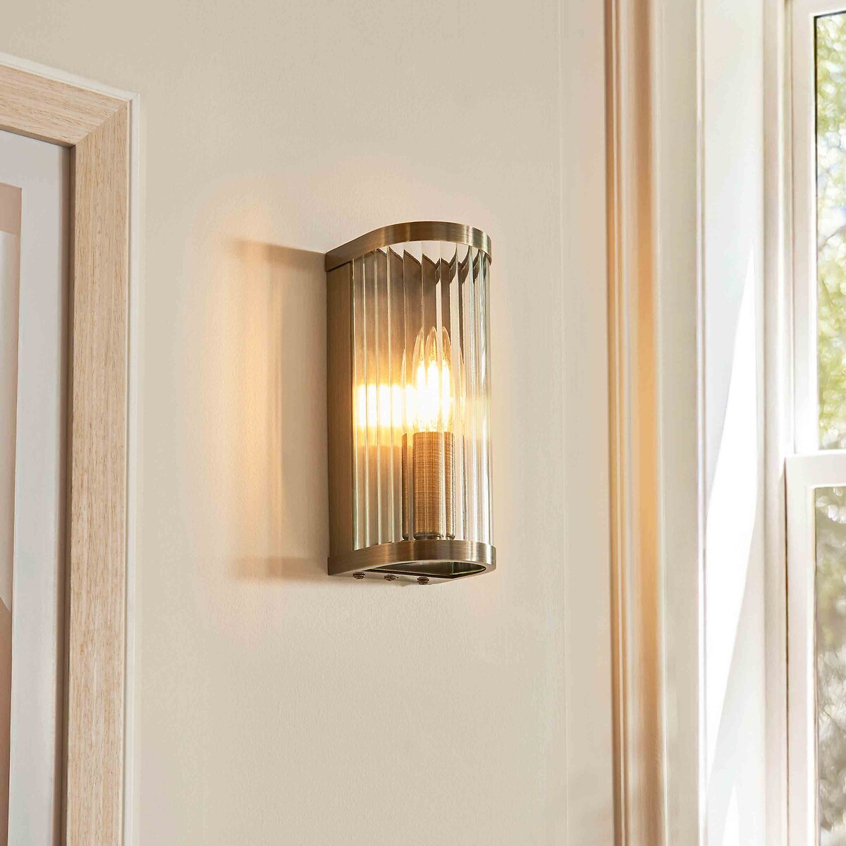 Risto 1-Light Ribbed Glass Wall Light brass, ÉDITÉ