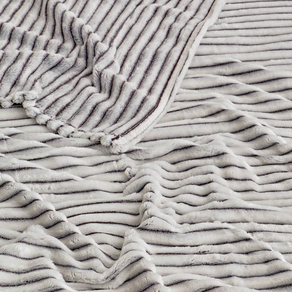 Plaid polaire côtelé extra doux et chaud KASH blanc/anthracite, SENSEI MAISON