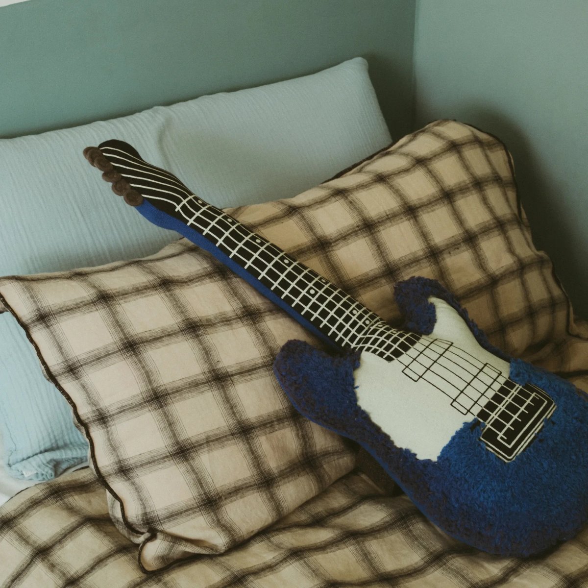 Coussin Guitare électrique MUSIC STUDIO bleu électrique, noir, bleu nador, marine, LORENA CANALS