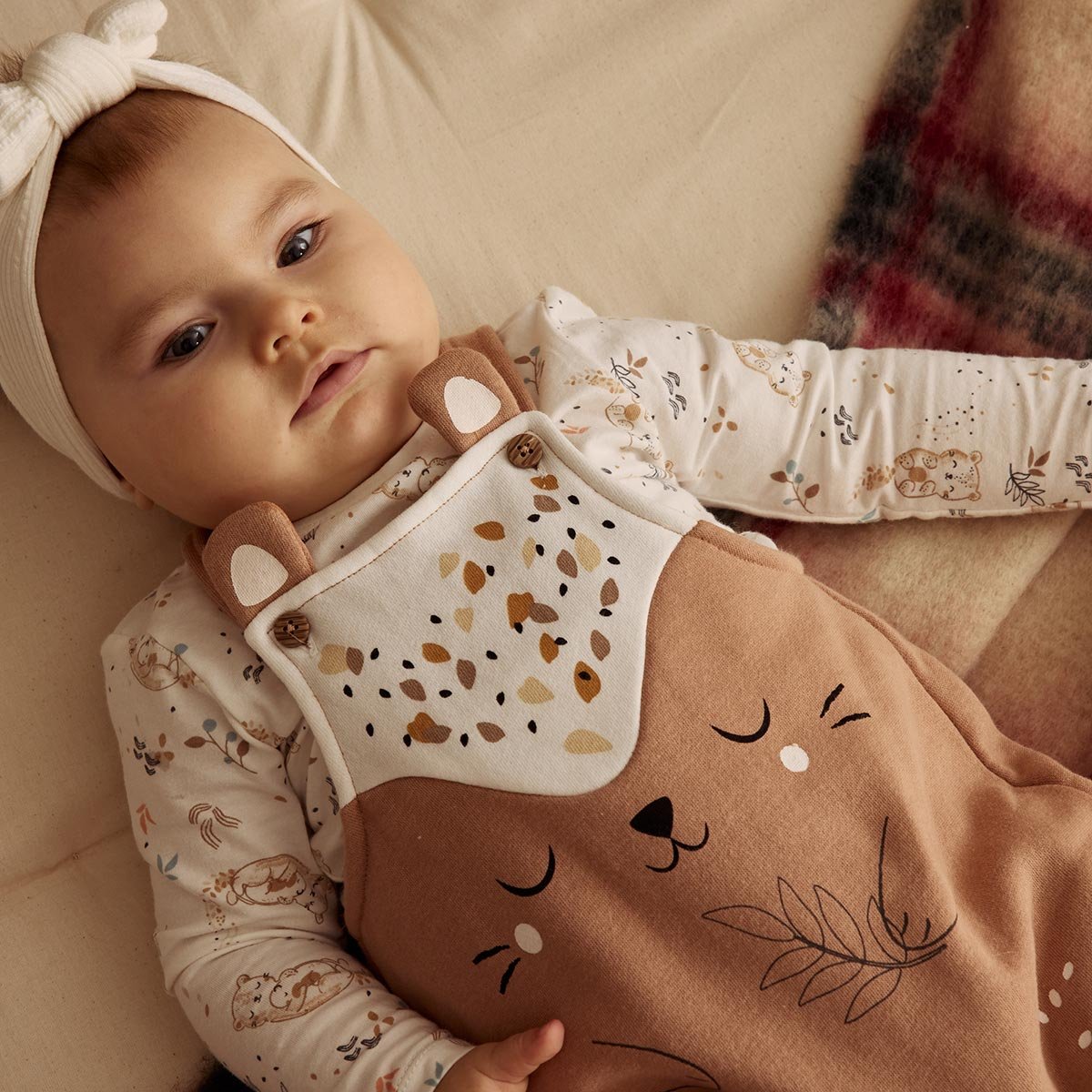 Ensemble salopette bébé en molleton et t-shirt Mini Loutre marron, PETIT BEGUIN
