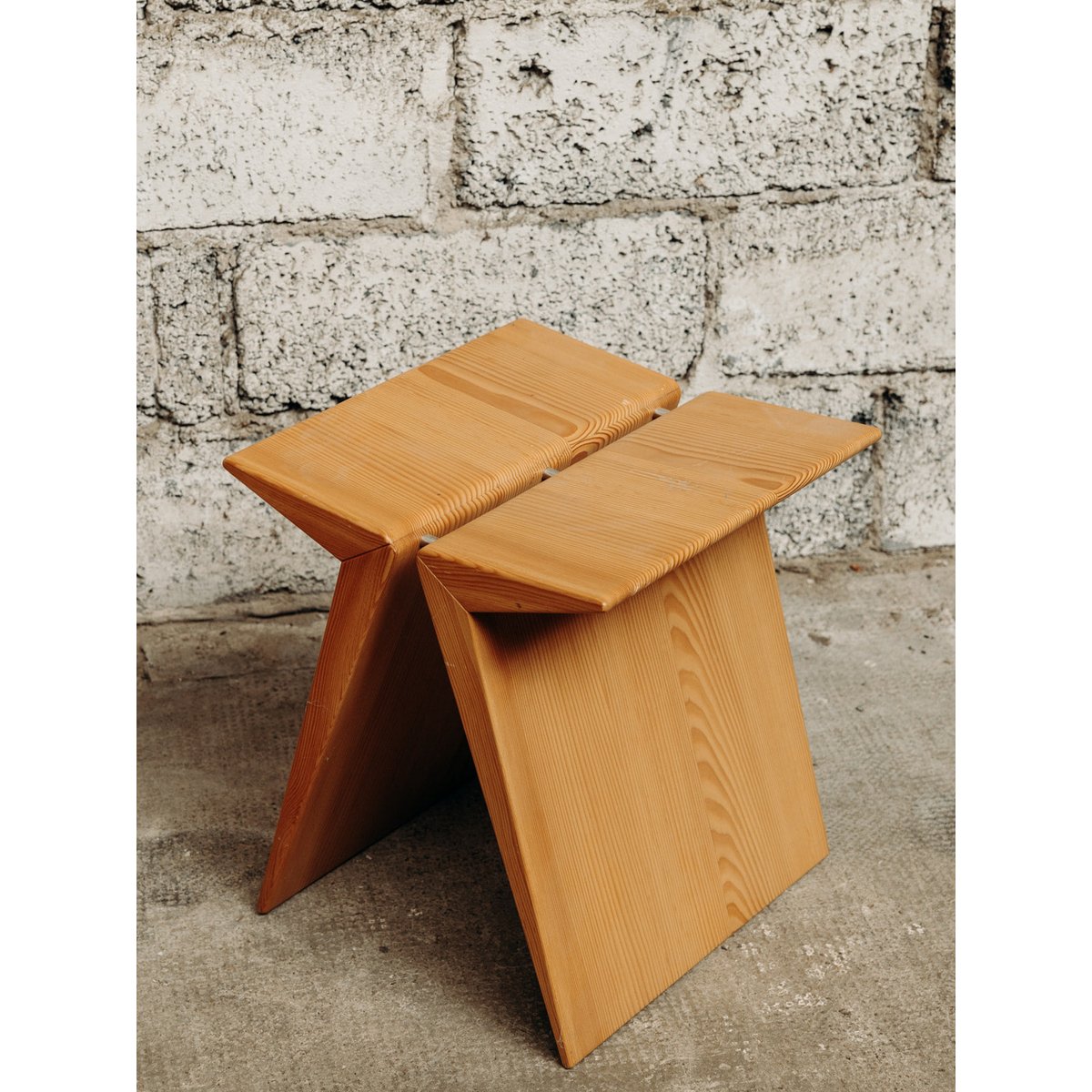 Tabouret en bois massif Axel N°369 - Bon état bois, DEBONGOUT