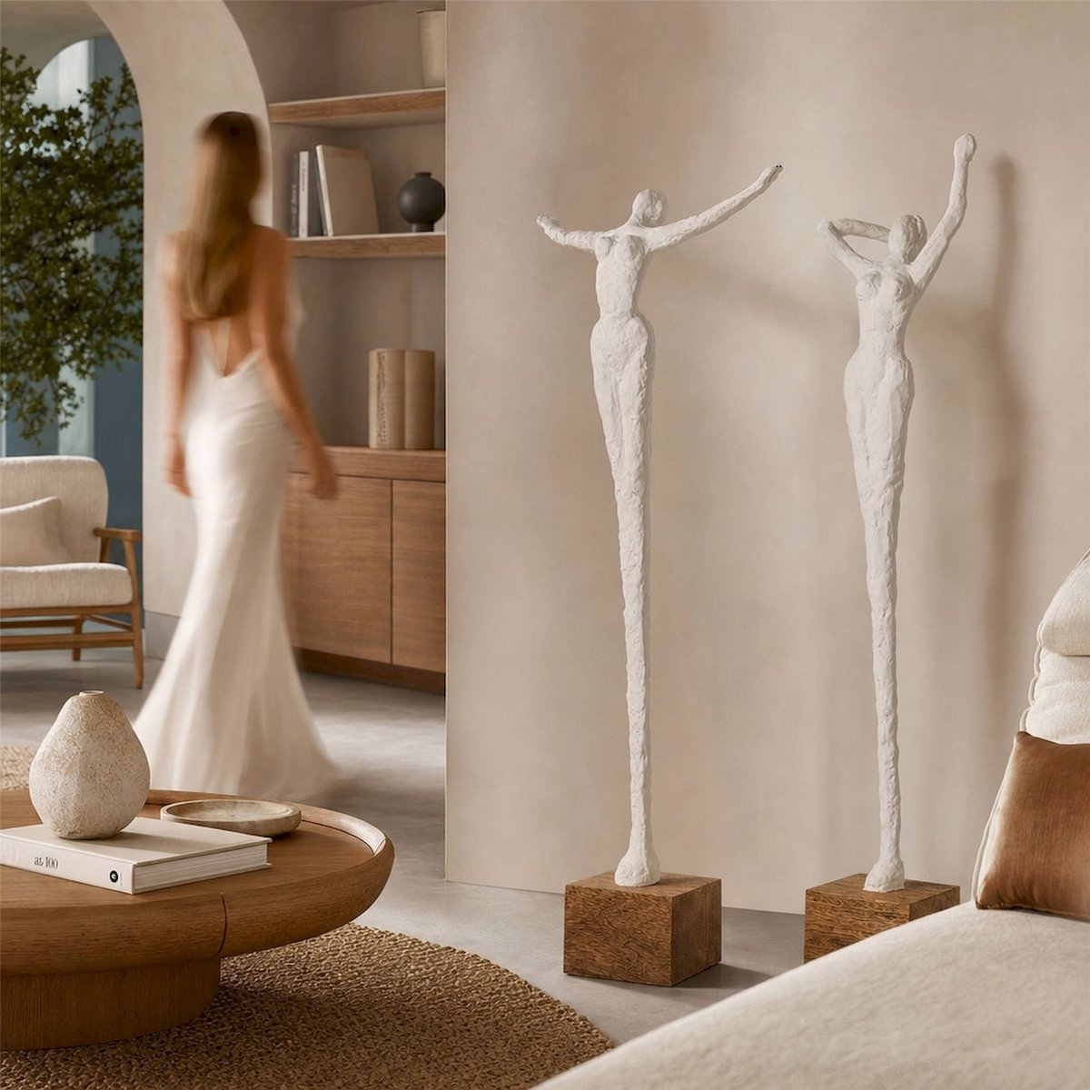 Duo de figurines femme sur socle en résine naturel et blanc, RECOLLECTION
