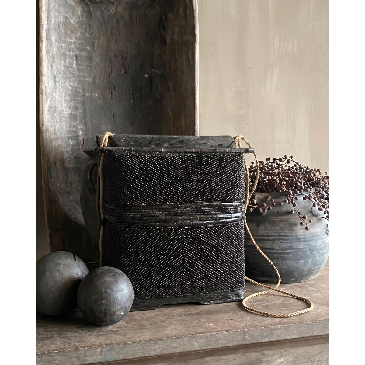 Panier en bambou et perles BEADED noir, BAZAR BIZAR