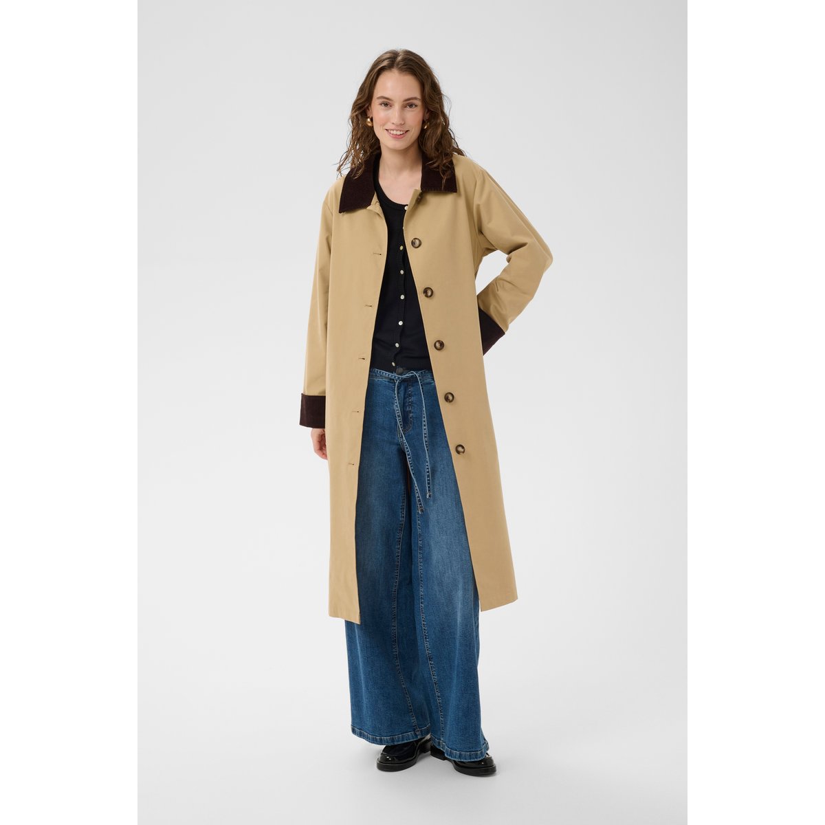 Manteau beige, CULTURE