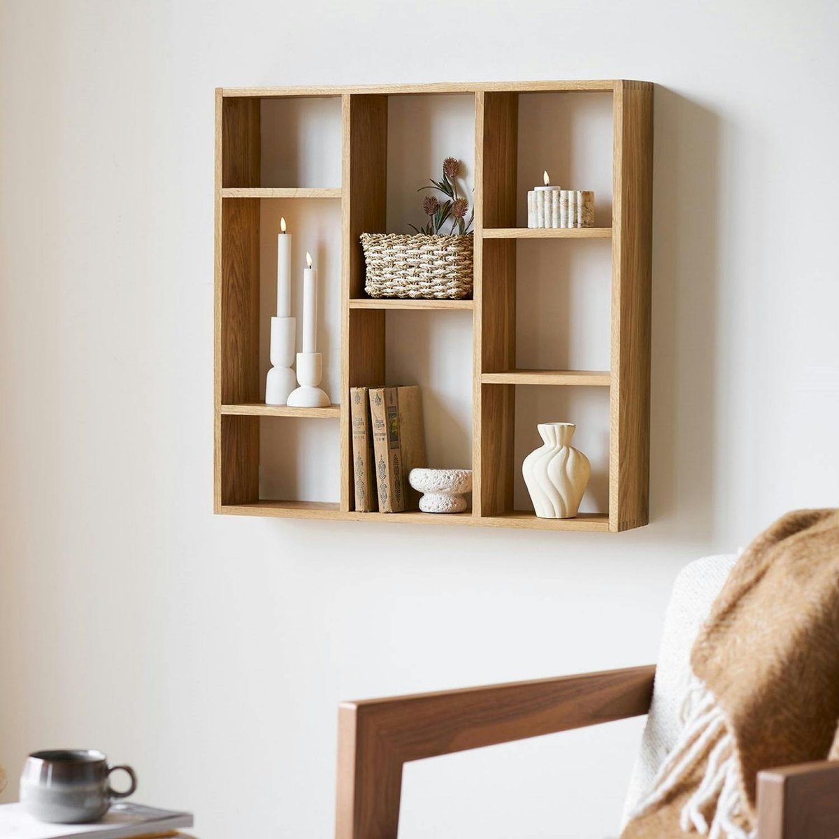 Etagère murale décorative en bois de chêne clair 8 niches VARDE bois naturel, PIER IMPORT
