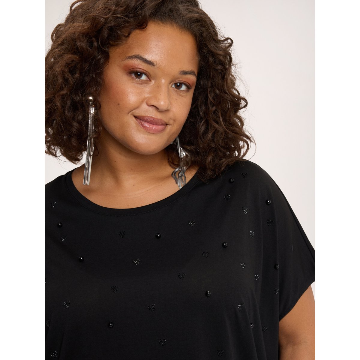 T-shirt avec petits cœurs en strass et perles noir, FIORELLA RUBINO