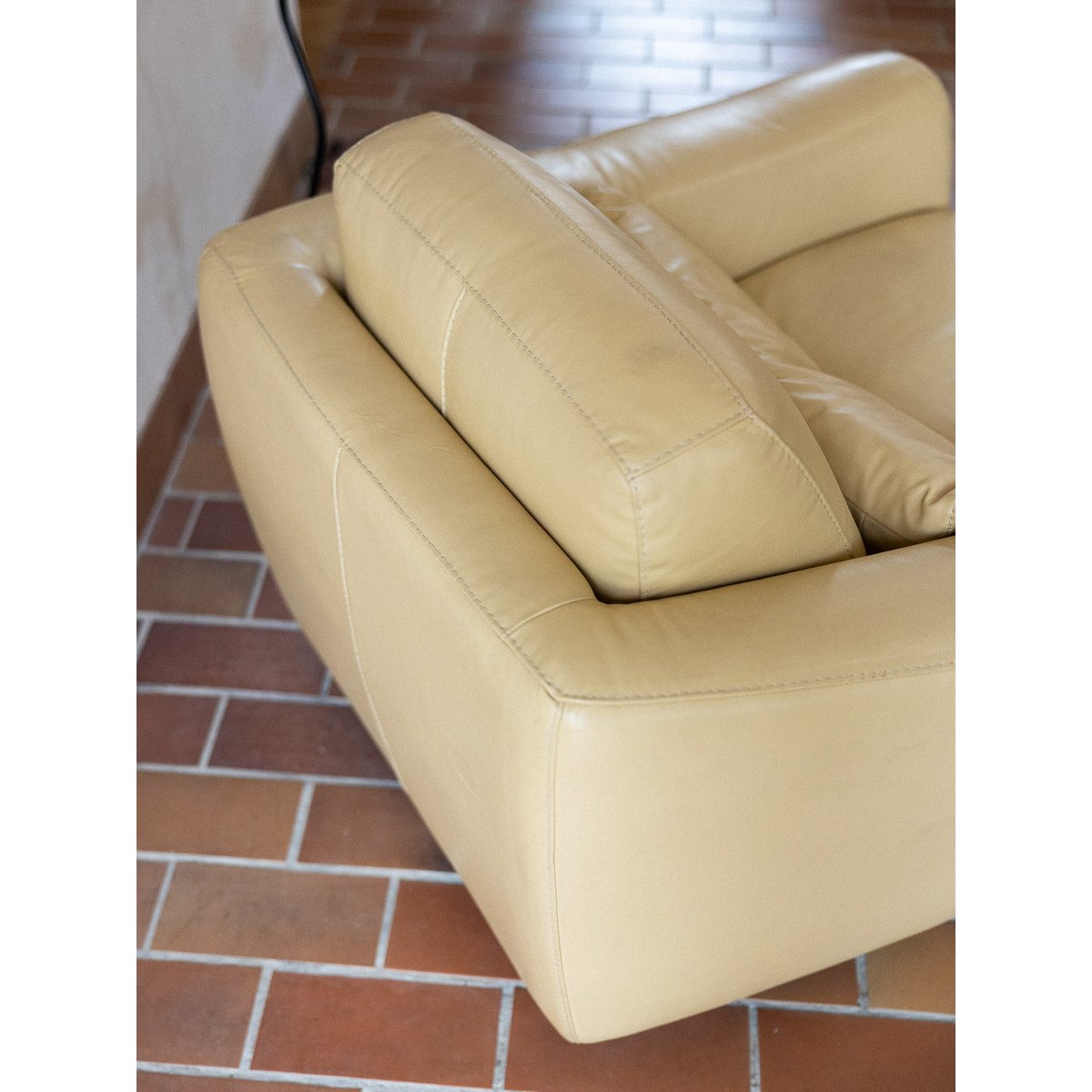 Fauteuil jaune beurre Jakob N°1327 - Bon état jaune, DEBONGOUT