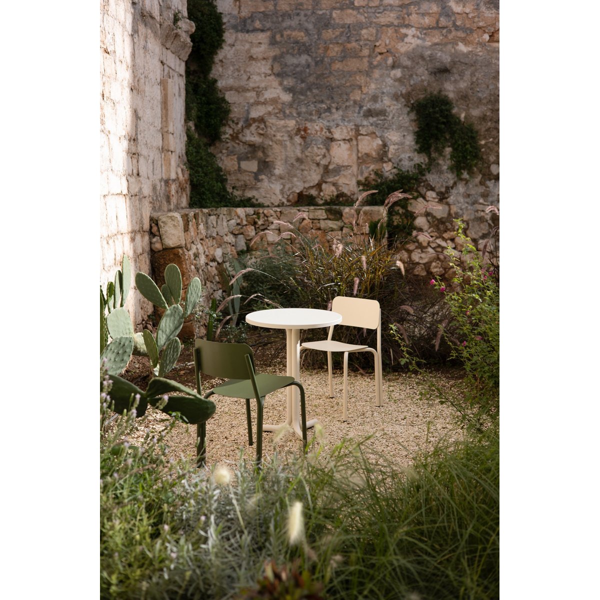 Table bistro Nokk en acier galvanisé - pour 2 personnes vert forêt, NOO.MA